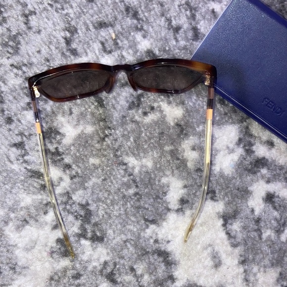 Fendi sunglasses - Picture 4 of 6